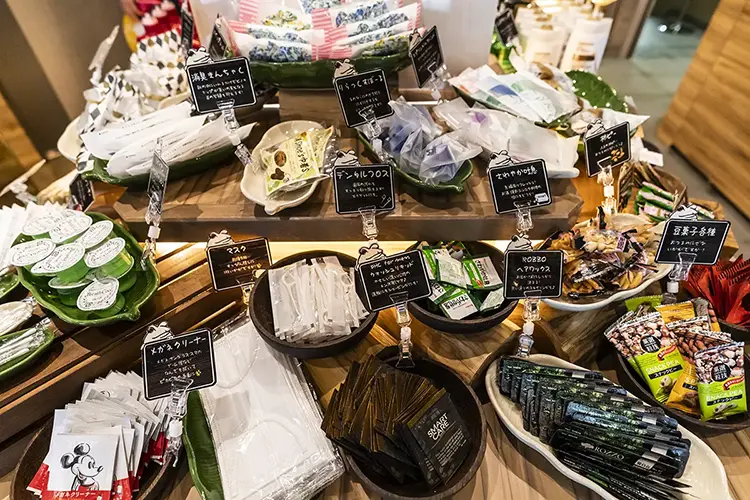 Variety of shampoo and amenities