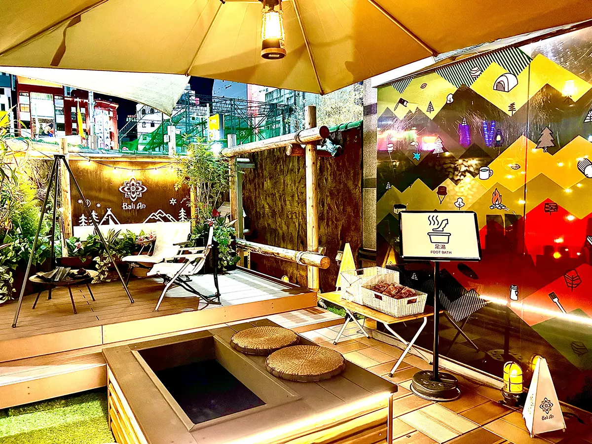 グランピング感たっぷりの足湯