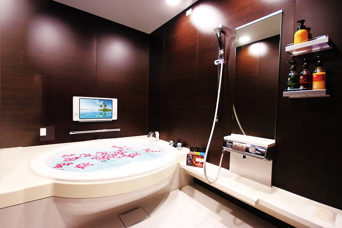 Washbasin with actless mirror